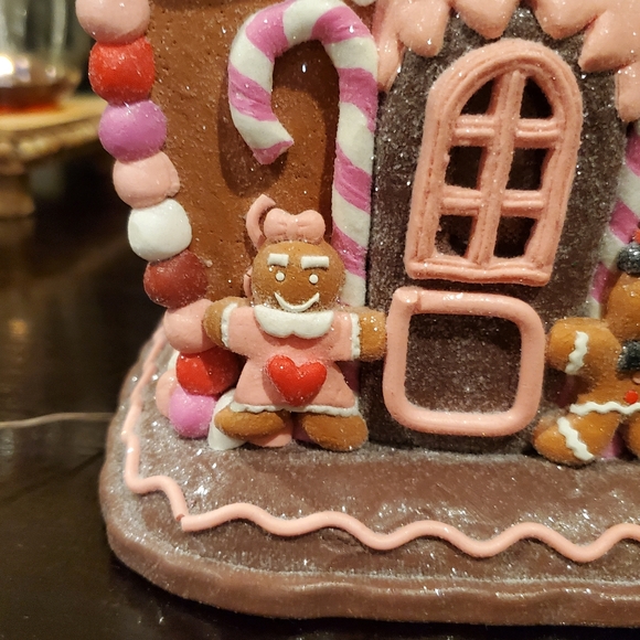 Valentines Gingerbread House-NWT - Picture 7 of 8